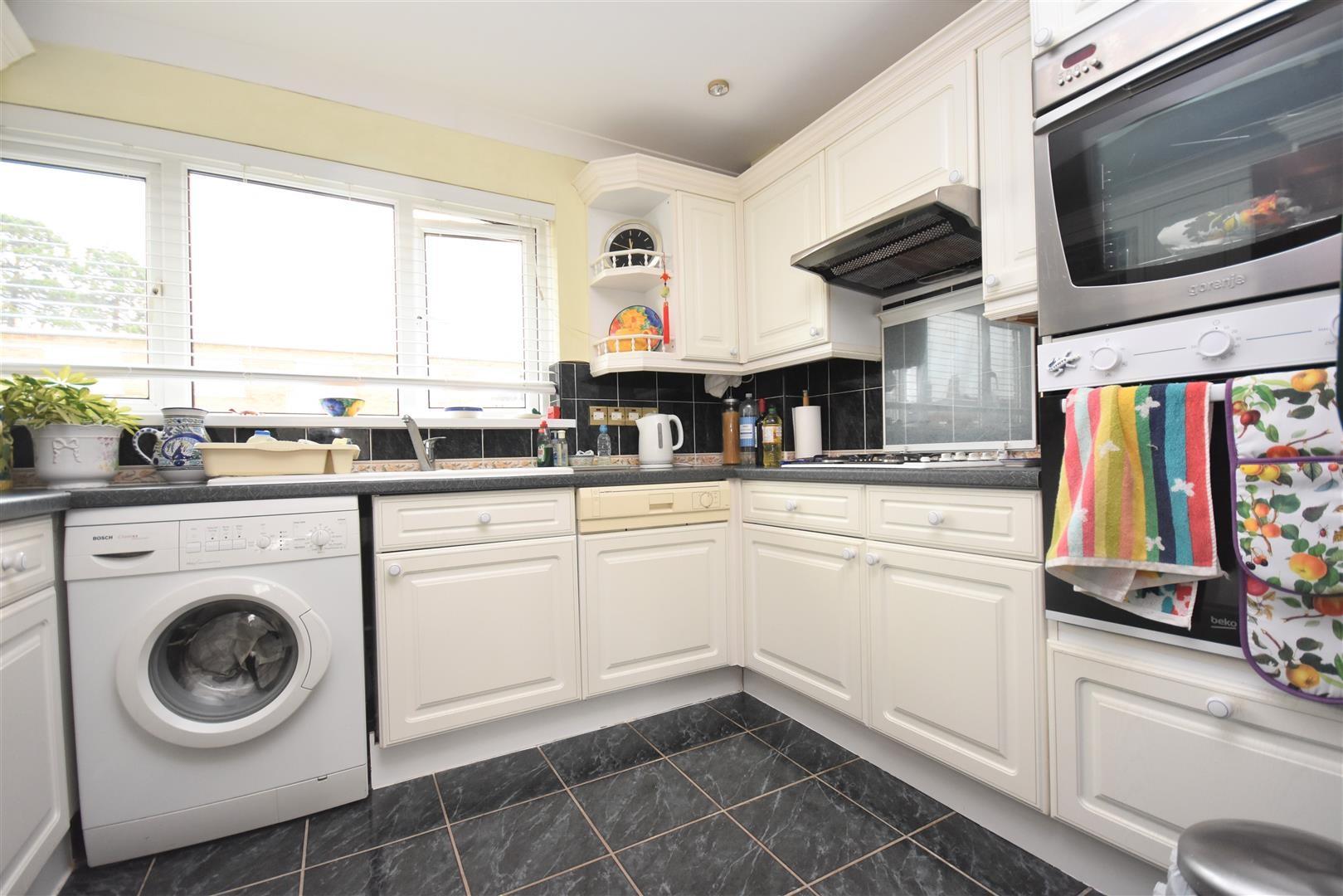 12 Albany Court, Beach Road, Penarth, CF64 1JU